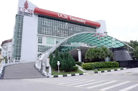思特雅大学